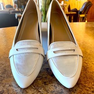Vionic white and silver pointed ballet flats
